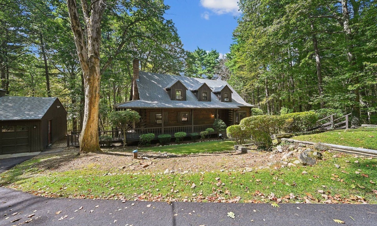 Ashburnham House | NEW! Cushing Home | Family Cabin Near Wachusett Mtn