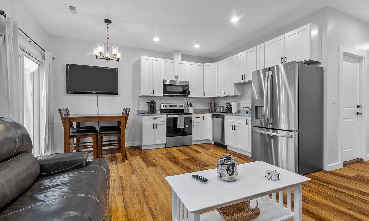 Boiling Springs House | New duplex; sleeps 6! Pet friendly! Perfect for professionals and families!