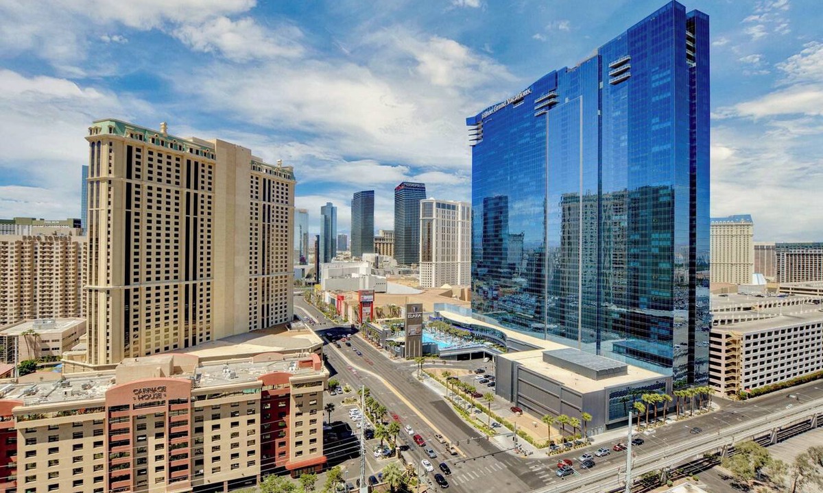 Las Vegas Condo | No Resort Fee | Balcony Strip Views, Pools & Parking
