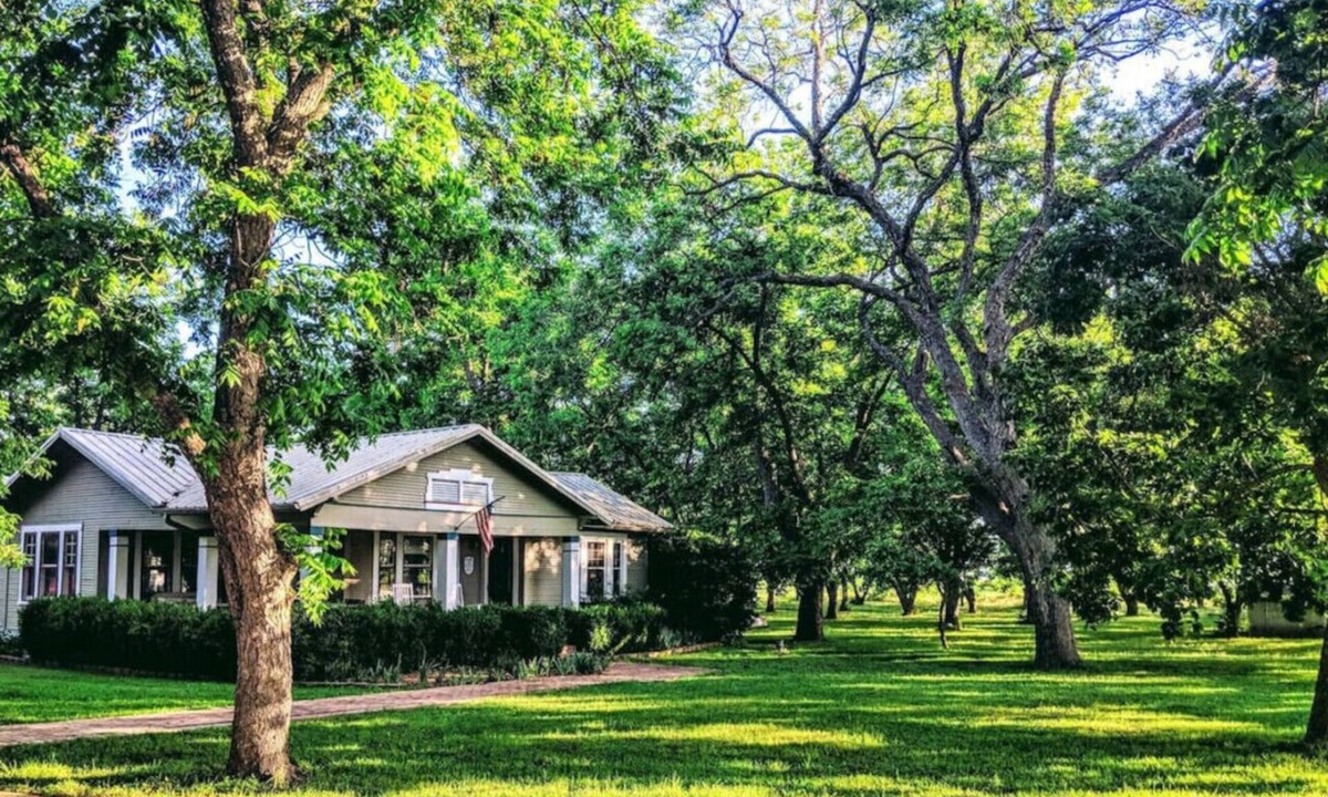 Prairie Lea House | Nut House Countryside Pecan Farm 14 ac San Marcos
