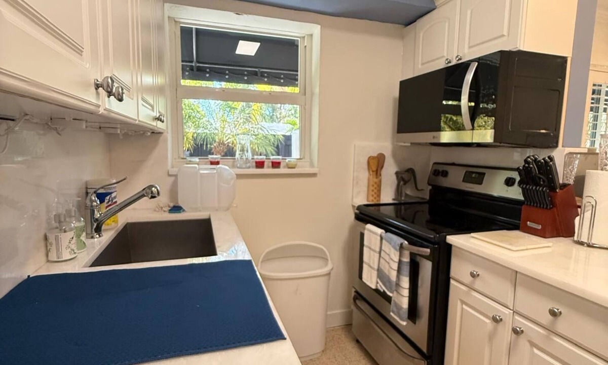 Poinsettia Heights Villa | Oasis Villa - Pool+Hot Tub+BBQ - Near Las Olas