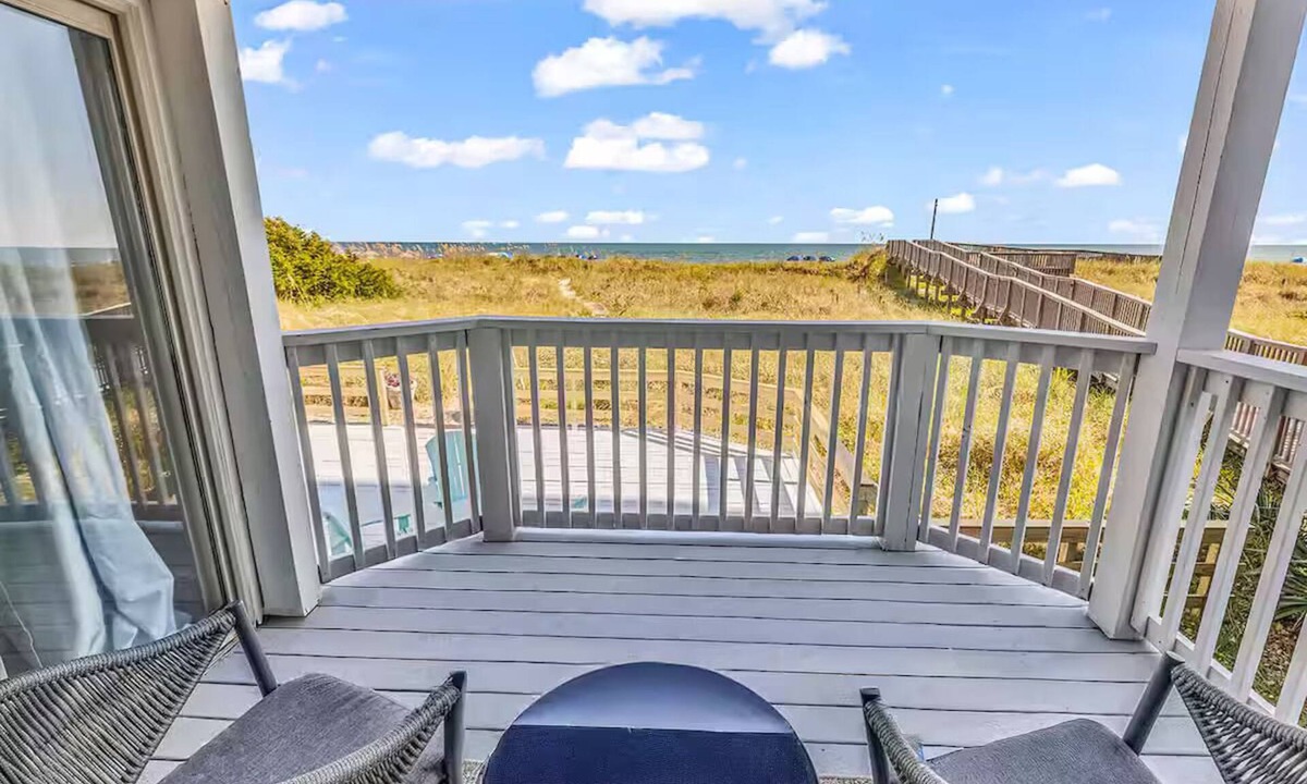 Ocean Drive Villa | Oceanfront w/Private Balcony Views