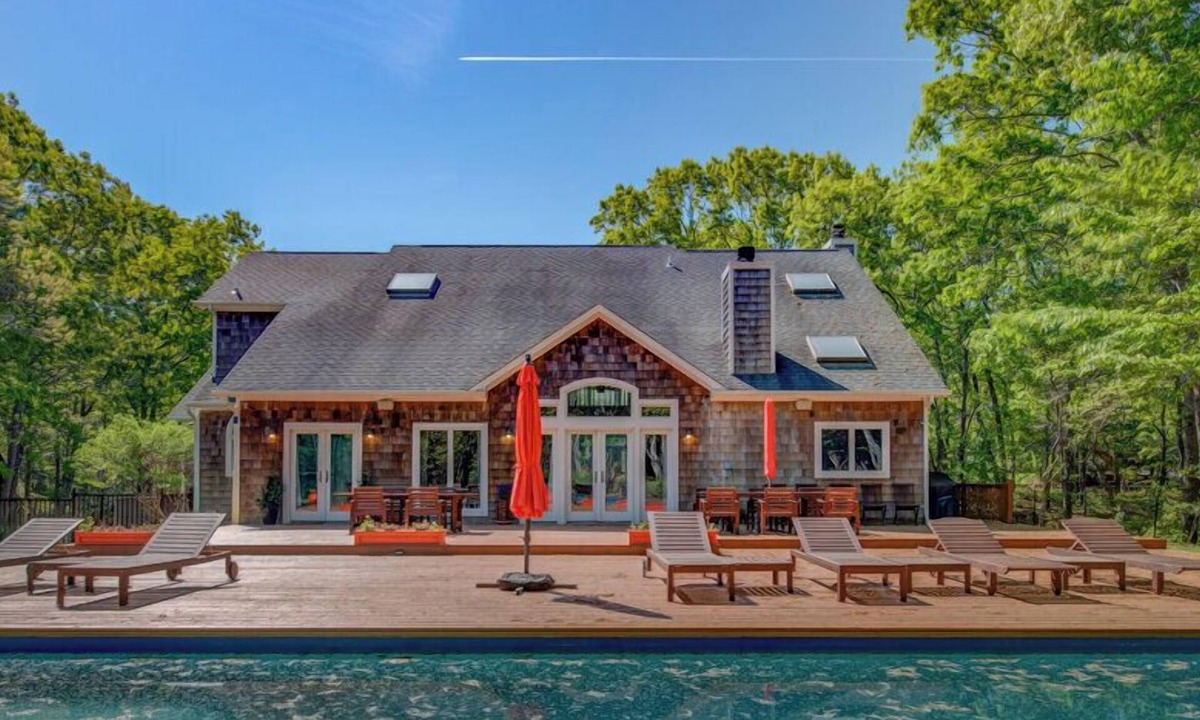 Tuckahoe House | Open Floor Plan, Private Tennis Court, Close to Ocean Beaches and.