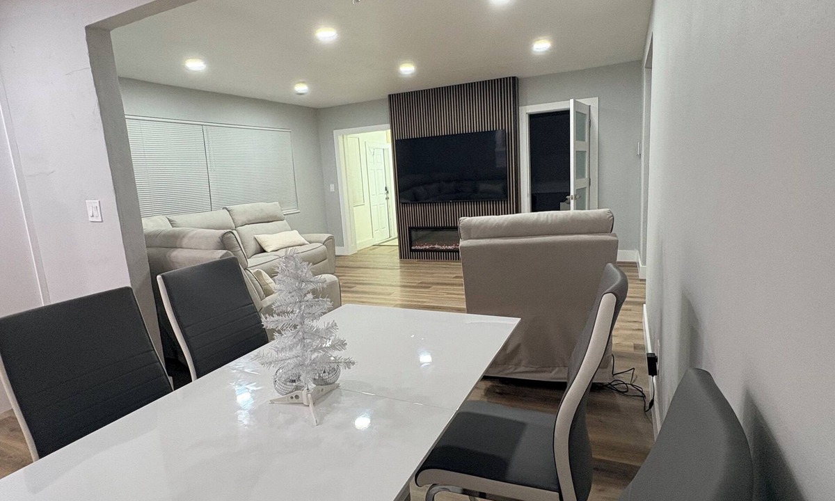 Highland Garden House | Palmitas Hollywood The Gateway Home