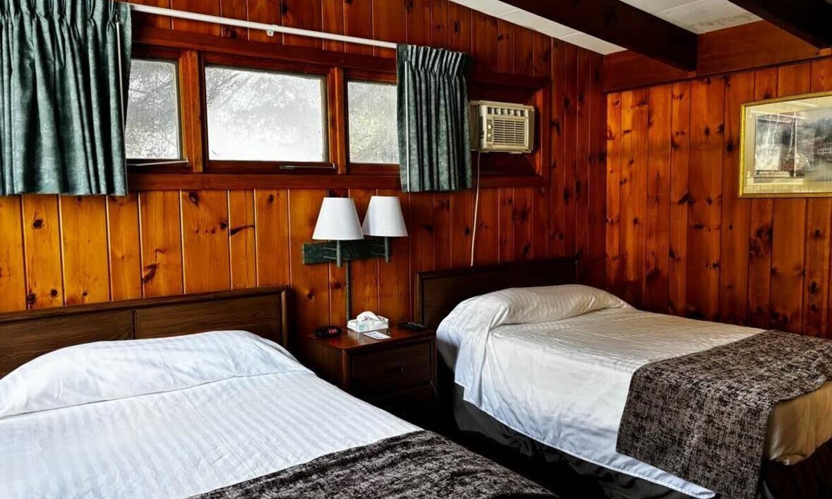 Hamilton Hotel | Perfect 1-bedroom hotel room in charming Hamilton - #319 Shenandoah