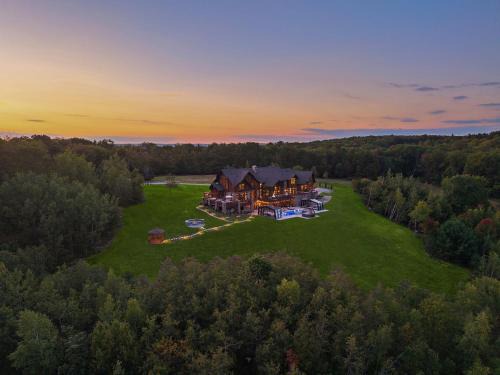 Middletown Villa | Pinnacle Pointe by Relaxtay 600 Acre Private Luxury Estate with Spa, Pool, Theater and Lake