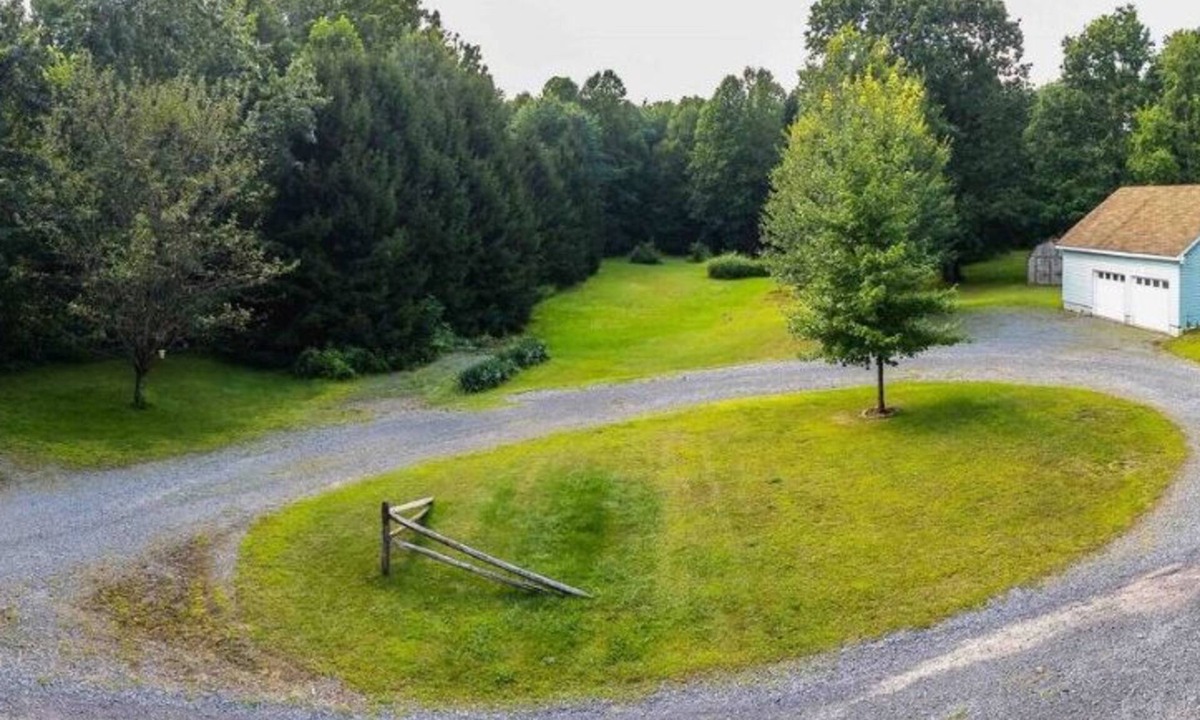 Town of Sullivan RV Rental | Pleasant Electric RV Camp Site 1 with WiFi in Chittenango