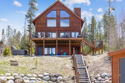 Breckenridge House | Powder Moose Villa, Stunning Mountain Views from this Private Home with Hot Tub