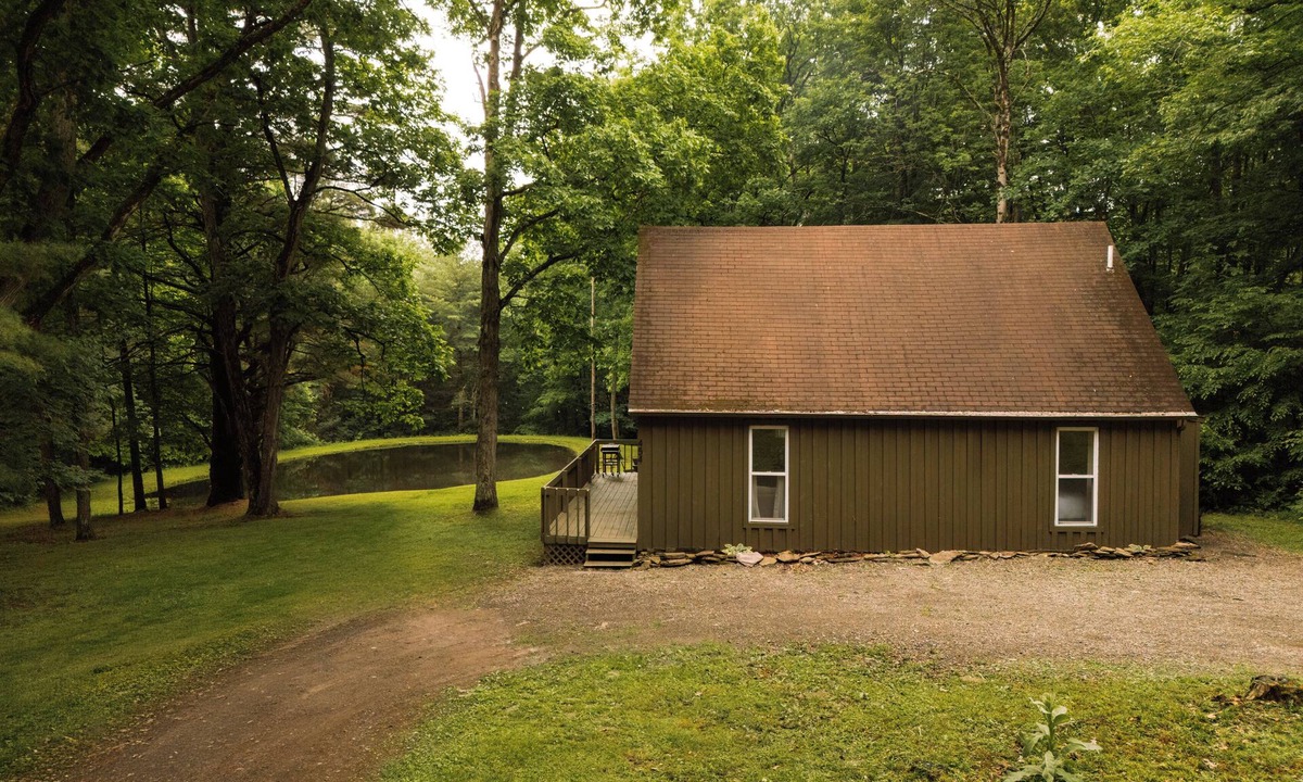 Mount Upton House | Private 3-Bedroom Cabin in the Woods: Hot Tub and Pond