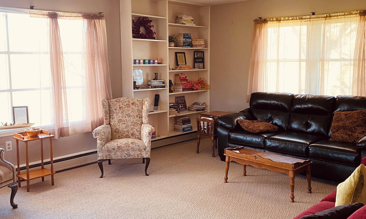 Gansevoort House | Private relaxing 5-bedroom farmhouse in Gansevoort with AC, WiFi