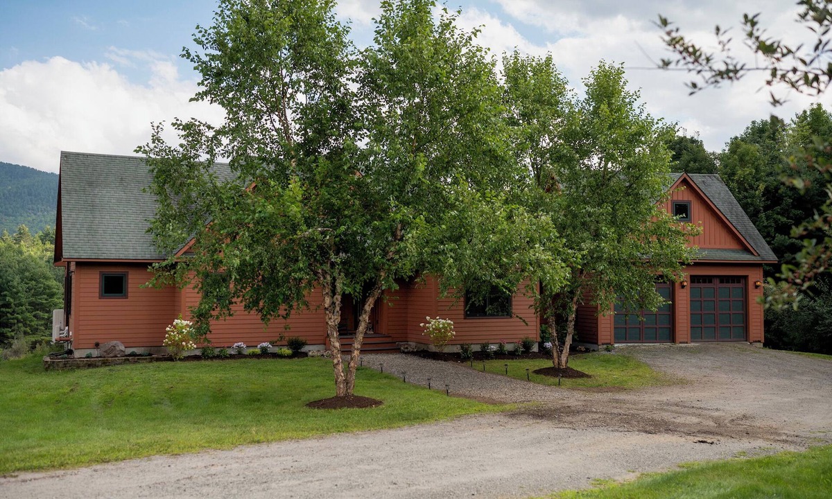 North Pole House | Private, Spacious Mountain View Cabin Minutes Away from Whiteface & Lake Placid