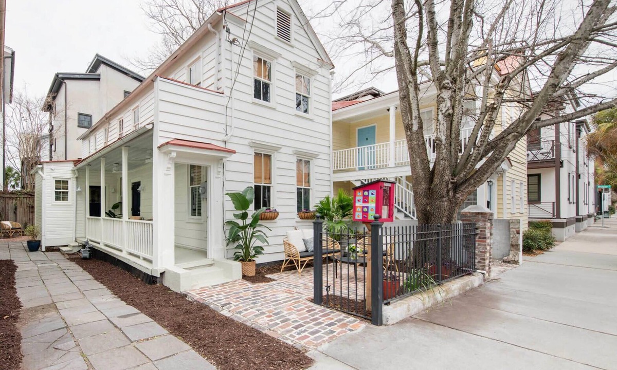 Cannonborough Elliotborough House | Quality Design - Downtown - Steps to King St!