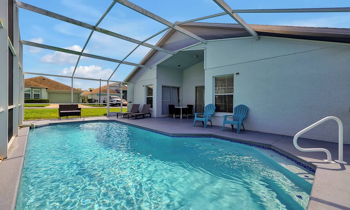 Ridgewood Lakes Villa | Relaxing 4 Bedroom w/Pool ~ 30min to Disney & Legoland