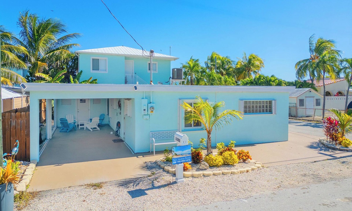 Marathon Villa | Relaxing Marathon Keys Home, Bikes & Beach Gear included Near Sombrero Beach