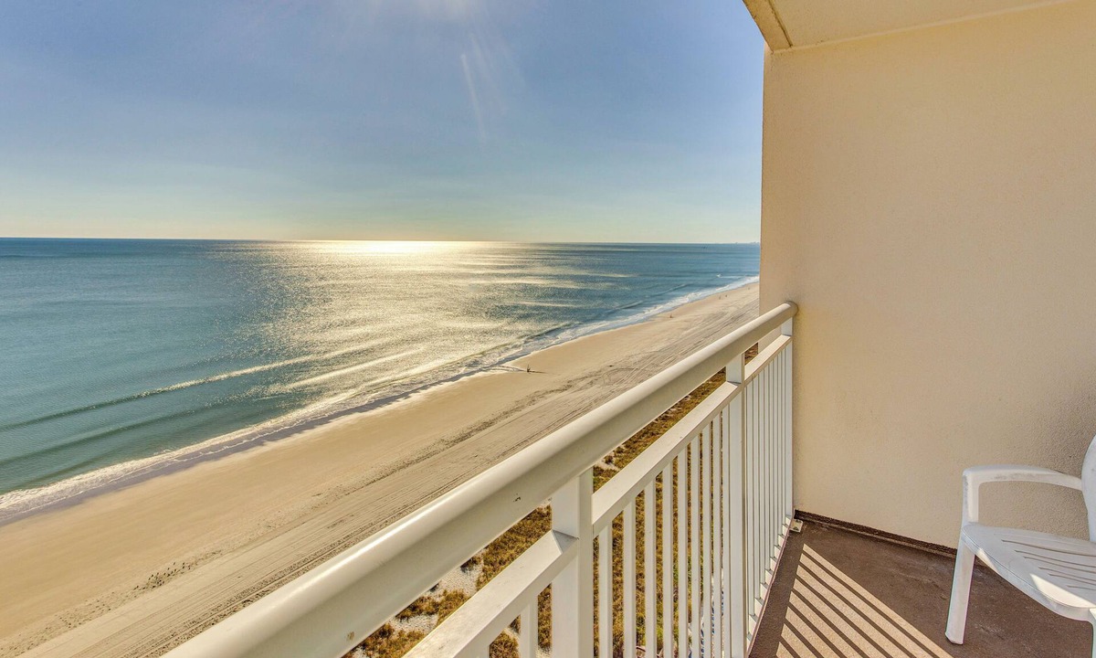 Crescent Beach Apartment | Remodeled Condo w/Hot Tub in N Myrtle Beach!