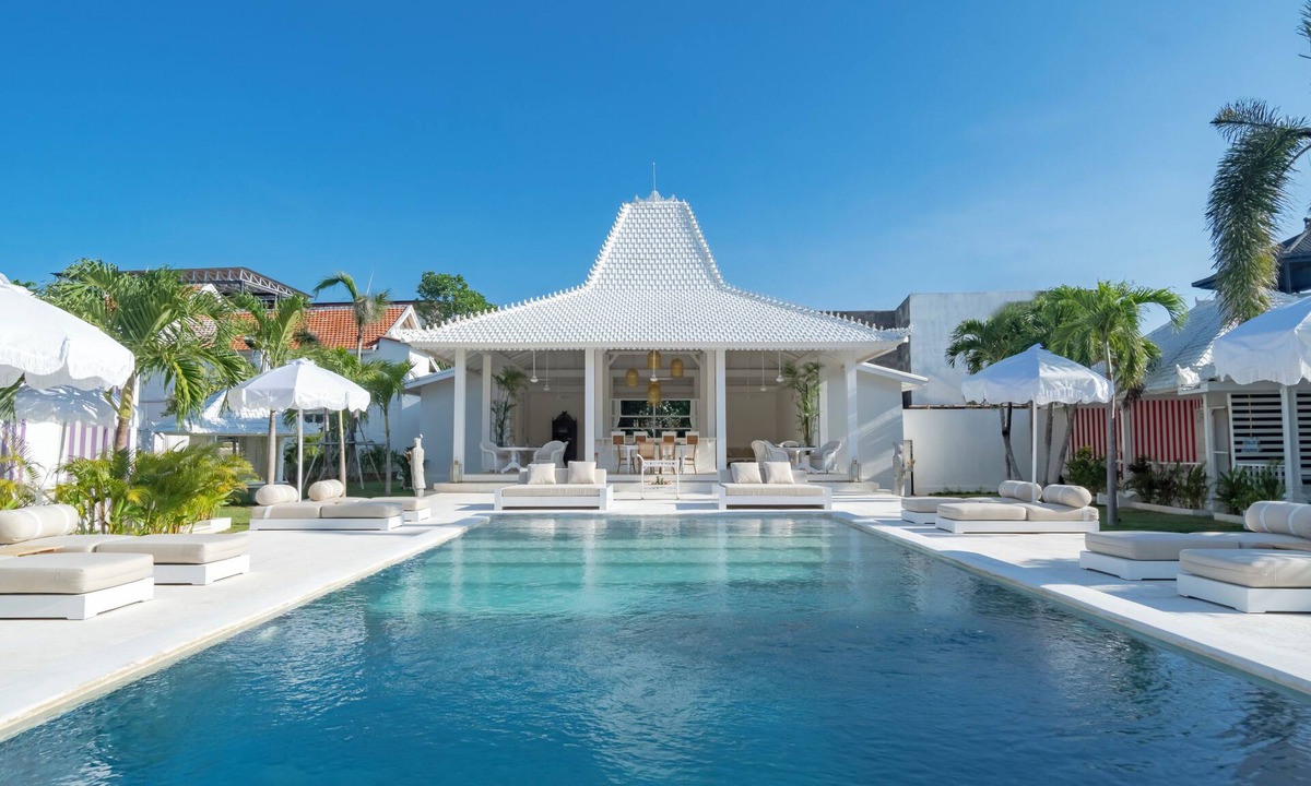 Pecatu Hotel | RIA ULUWATU Tropical Chic Hotel