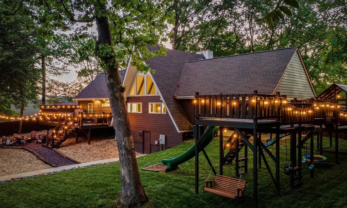 Mount Airy House | River Retreat: A-Frame, Hot Tub, Fire Pit, Ping Pong, Fenced Yard, Playset