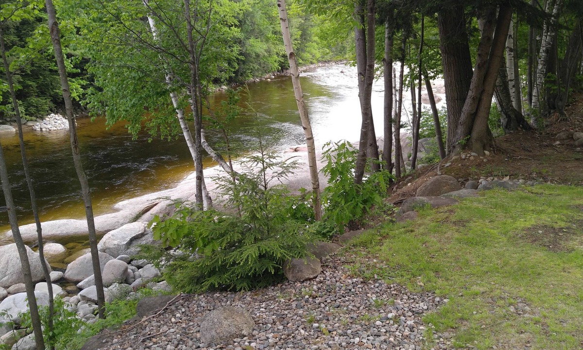 Lincoln Condo | Riverfront, Vacation! Spacious, Bright, Clean! 3 Br/2 Ba WEEKEND SHUTTLE TO LOON