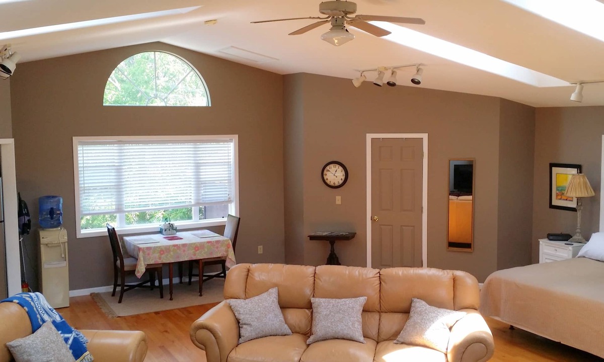 Cazenovia Apartment | Romantic getaway! Treat yourself- you deserve it!