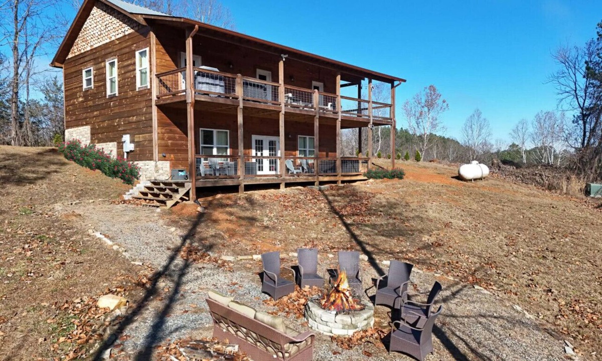 Copperhill Cabin | Rustic Moose- Hot Tub, Pets OK, Pool Table, Wifi, Views-Close to Ocoee River
