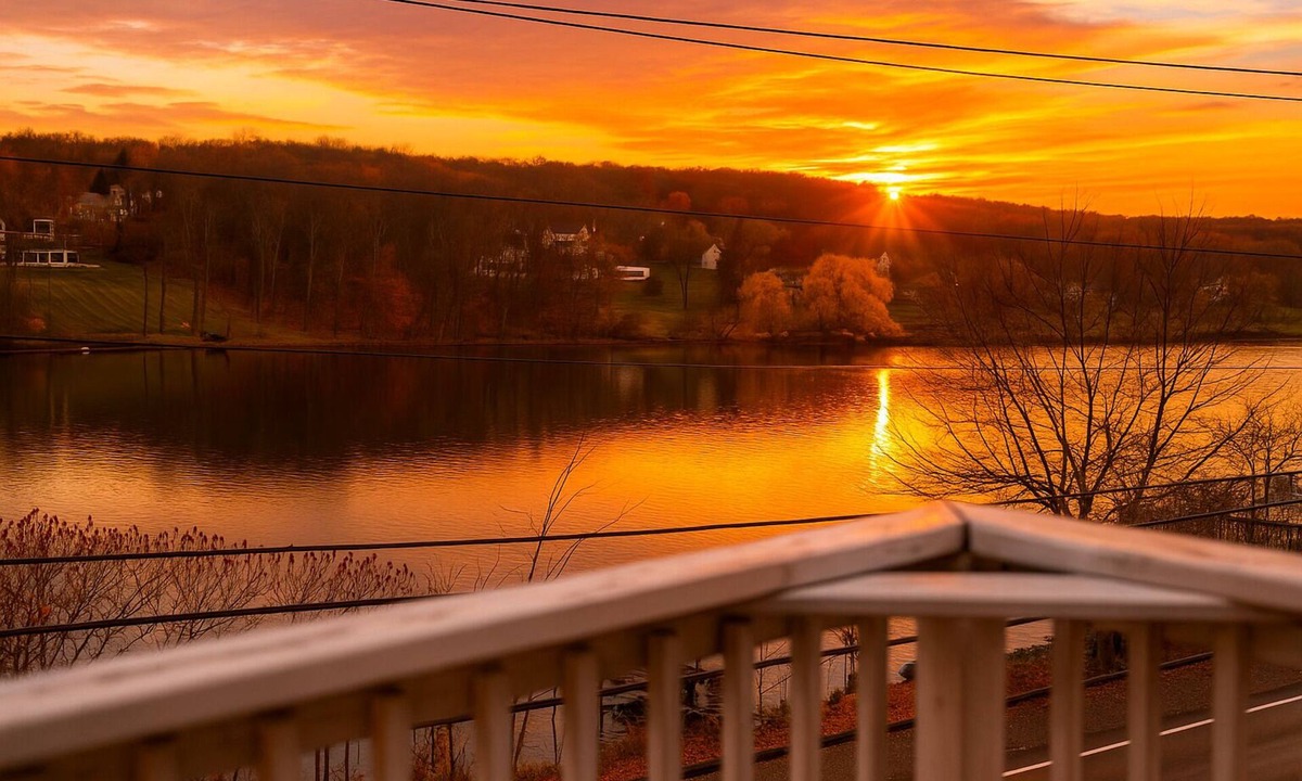 Walton Park House | Scenic View - WiFi - Fire Pit - Near Legoland, Woodbury Commons and the Castle