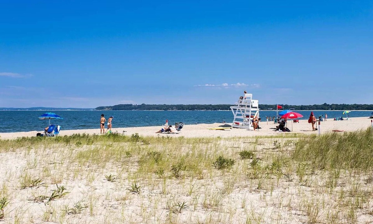 Noyack House | Seashell – Short Walk to Long Beach, Heated Pool & Best Sunsets in the Hamptons