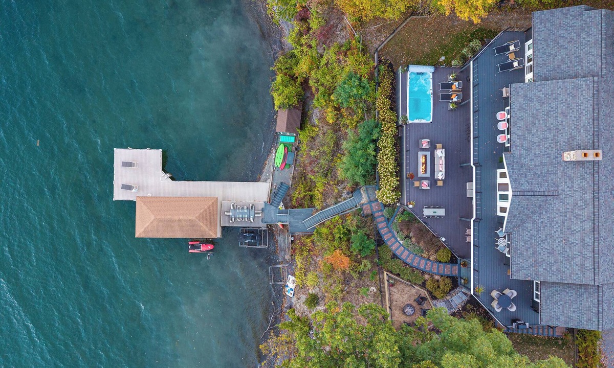 Grange Landing House | Secluded Lakefront Home! Newly Renovated - Premium Amenities - Top Location