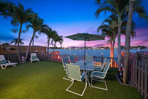 Fort Lauderdale Villa | Serene Lakefront Getaway Fishing & Kayaks