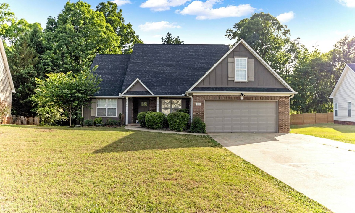 Boiling Springs House | Sleep 9 Boiling Springs SC w/2 kings, Pool Table