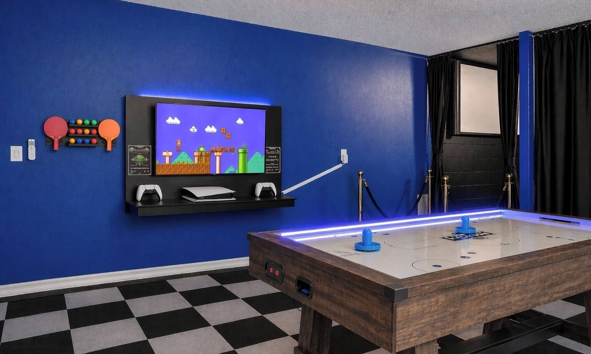 Port Tampa City Villa | Sleeps 25 Heated Pool In+Outdoor Games Theater