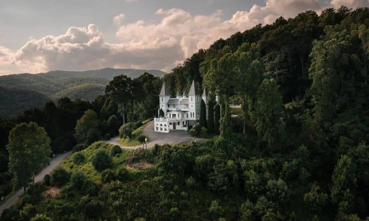 Spruce Pine Hotel | Smithmore Castle [ America's only 5 Star Castle Hotel ]