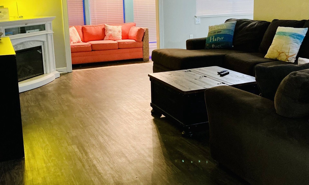 Texas City House | Spacious 3BR Brick Home, Sleeps 7❤️Free Parking❤️No Pet Fee❤️No Extra Guest Fee🏖️