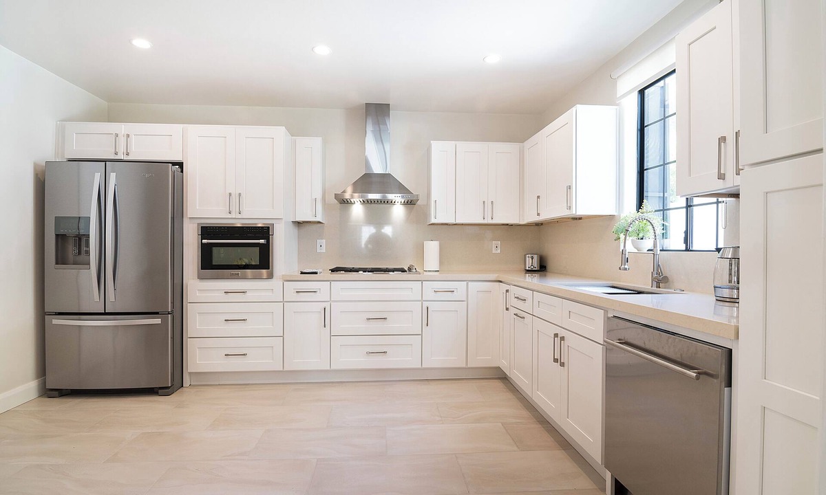 Beverly Hills Villa | Spacious 6BR Home with BBQ & Yard Beverly Hills Adj