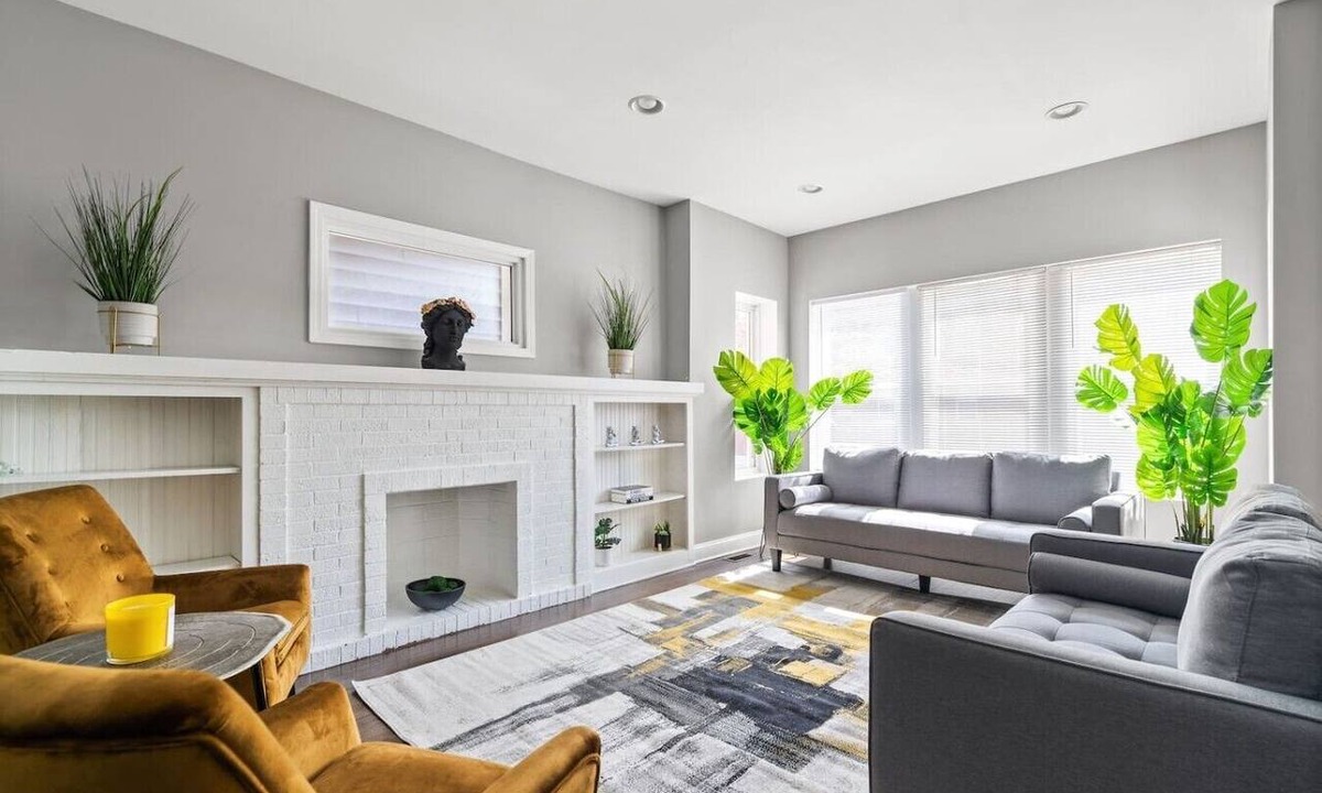 Avondale Villa | Spacious 8 BDR + 2 Kitchens + Garage! Sleeps 16!