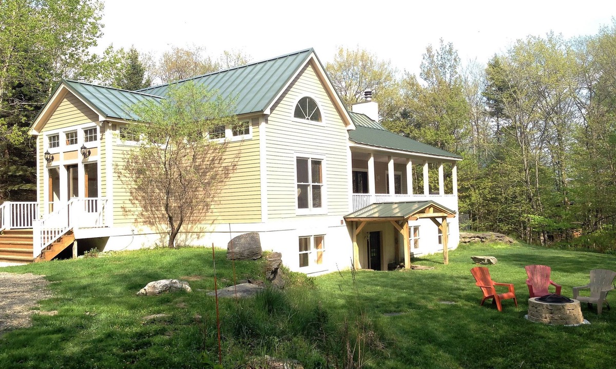West Dover House | Spacious, Comfortable & Close! GOLF TRIPS!