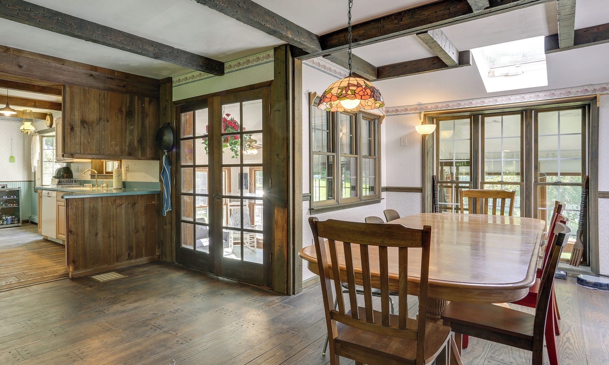 Sparrow Bush Cottage | Sparrow Bush Retreat w/Pool & Screened Porch
