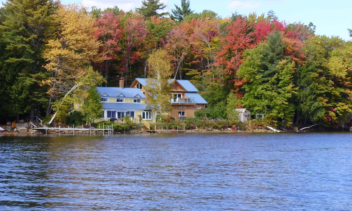 Laconia House | SPECIAL May 10% off, 2 nt. min. Lakehouse, 300’ shore, Dock, 10 Kayaks, Fire pit