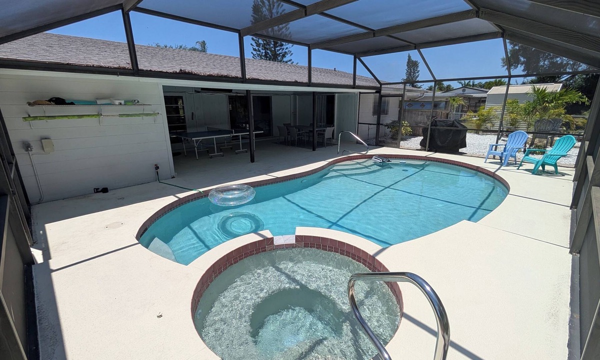 South Bradenton House | Splash Oasis - 3BR, 6 Beds, Heated Pool, Spa, BBQ Grill, Ping Pong, Near Beaches