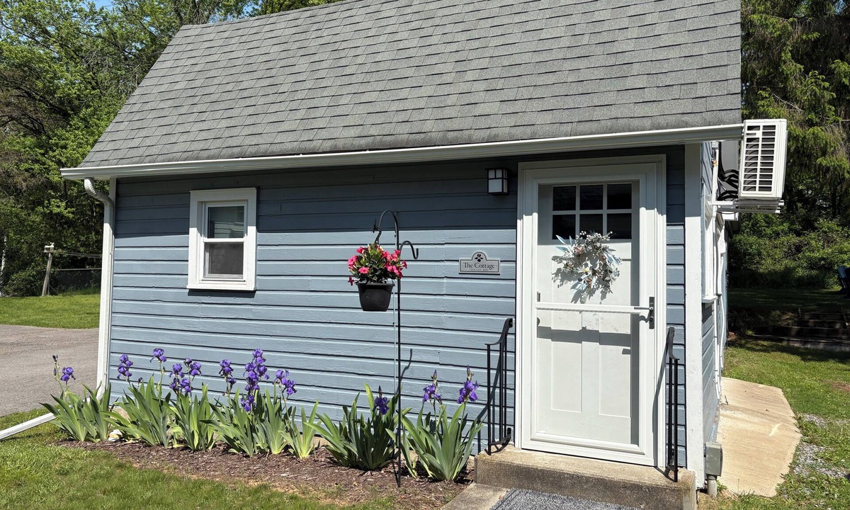 Waterloo Cottage | Stay at this charming one bedroom cottage and enjoy exploring the Finger Lakes.