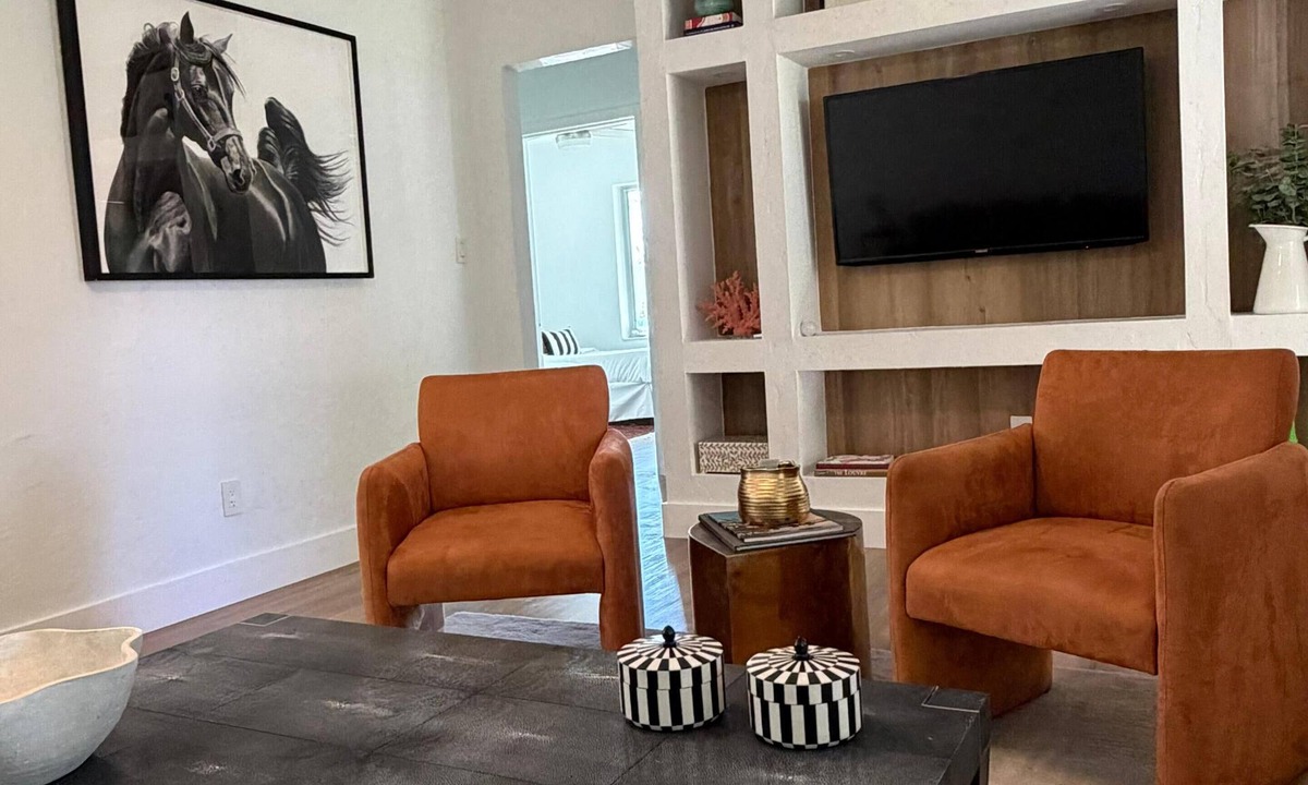 Biscayne Park House | Stylish 2 br, bbq, Close to beach, Bal Harbor, Aventura Mall, Design District.