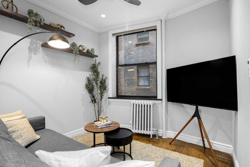 Tudor City Apartment | Stylish Manhattan Retreat Near NYC Landmarks