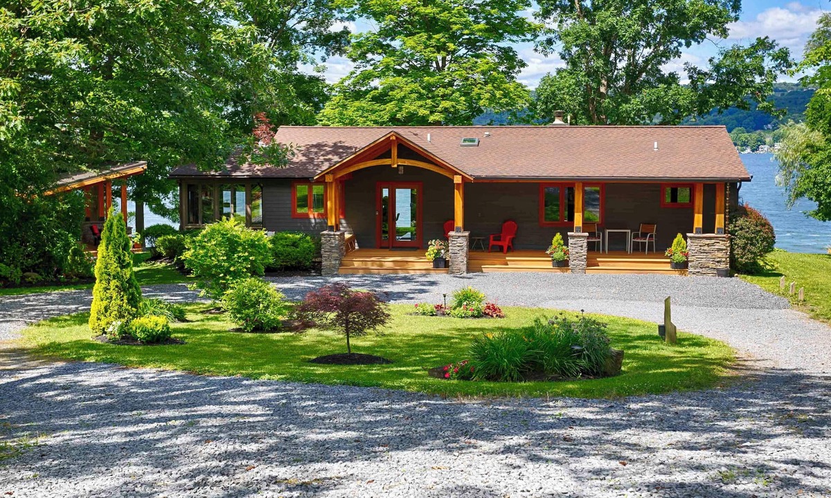 Town of Milo Cottage | Sunset Point:"Upscale Keuka Lakehouse, Walk To Keuka Springs Winery!"