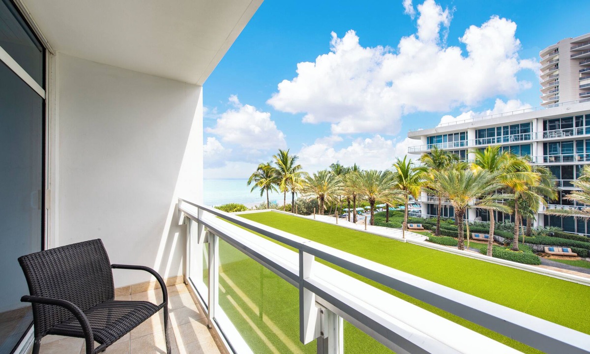 North Beach Condo | The Carillon Hotel One Bedroom with Balcony