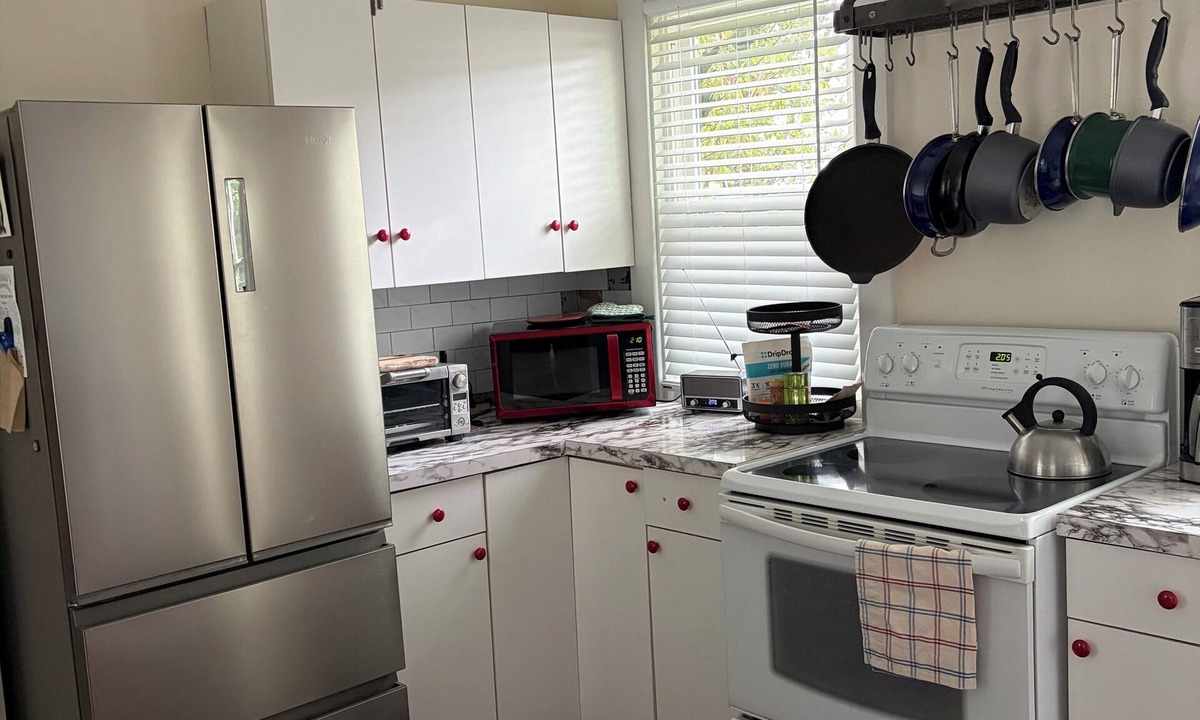 Northampton Apartment | The Gallery- Bright Sunny 2 Bedroom Apartment minutes from Downtown Northampton