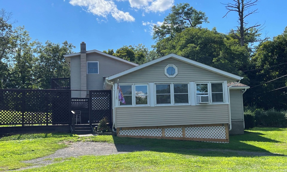 Mount Marion House | ‘The Gathering Place’ 3-bedrm house. Between Kingston and Saugerties.