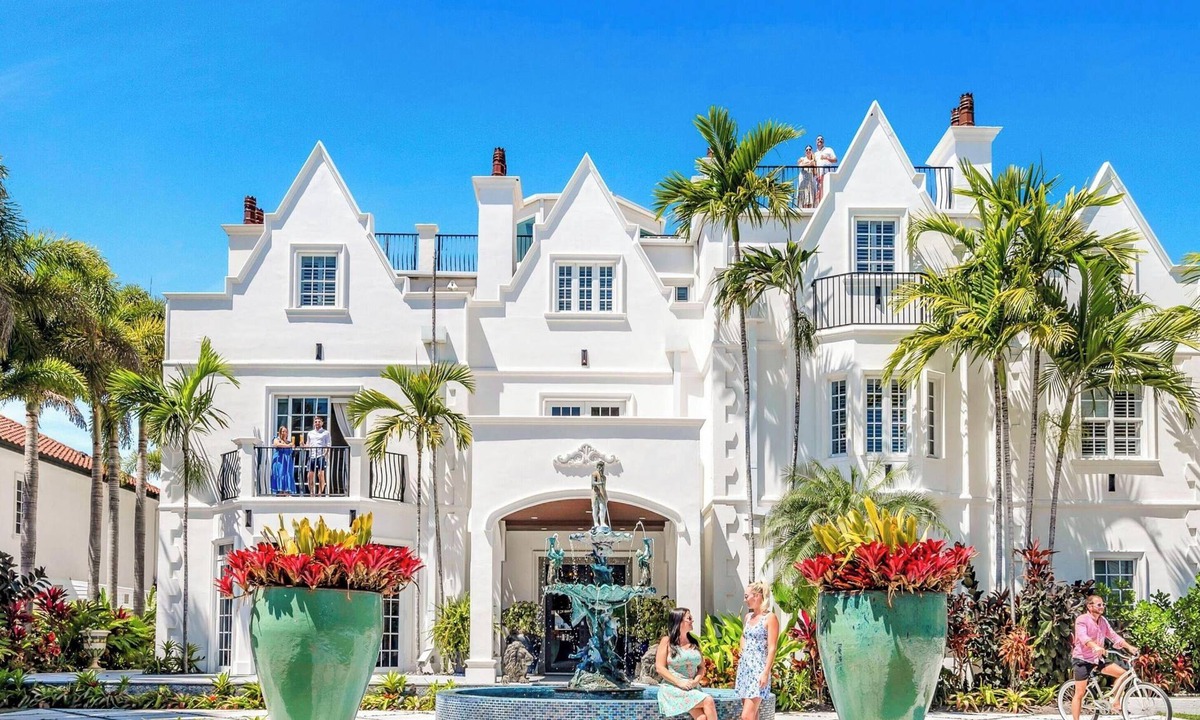 East Fort Lauderdale House | The Modern Castle | Canal View & Access | Rooftop | Living Greenhouse | VlLLAS