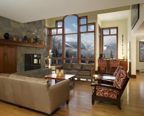 Killington House | The Mountainside House - Luxury Home, Indoor Hot Tub, Ski Home, Private Shuttle