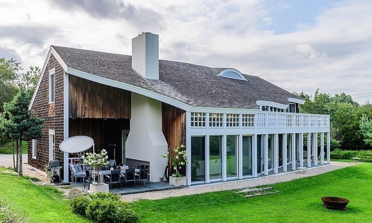 Village of Southampton House | "THE WAVE" is a Modern home that is the ideal retreat for Hamptons living.