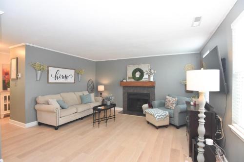 Columbia House | Three bed, Two Bath Townhome