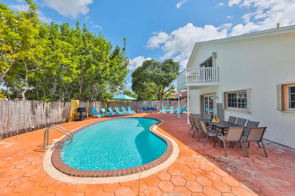 Ives Estates House | Two Luxury Villas - Private Pools - Large Groups